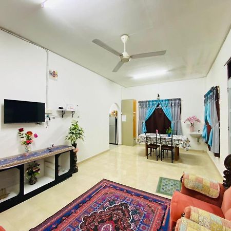 Homestay Ummi Куала-Тренгану Екстер'єр фото