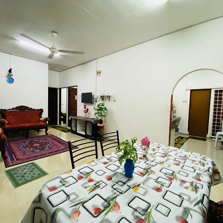 Homestay Ummi Куала-Тренгану Екстер'єр фото
